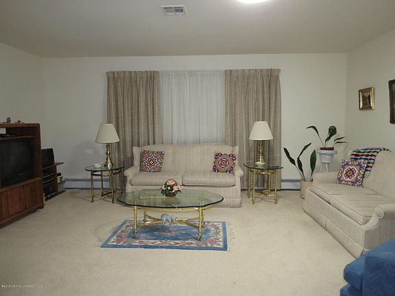 2nd image of 11 Chopin Ct