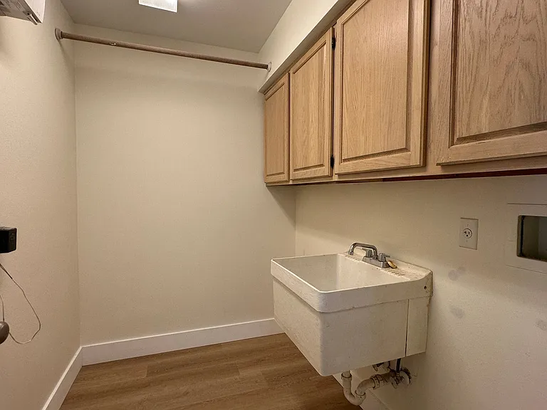 935 Shriver Cir — Photo 15