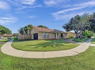 7481 SW 16th St, Plantation, FL 33317