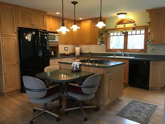 Kitchen - bright & welcoming