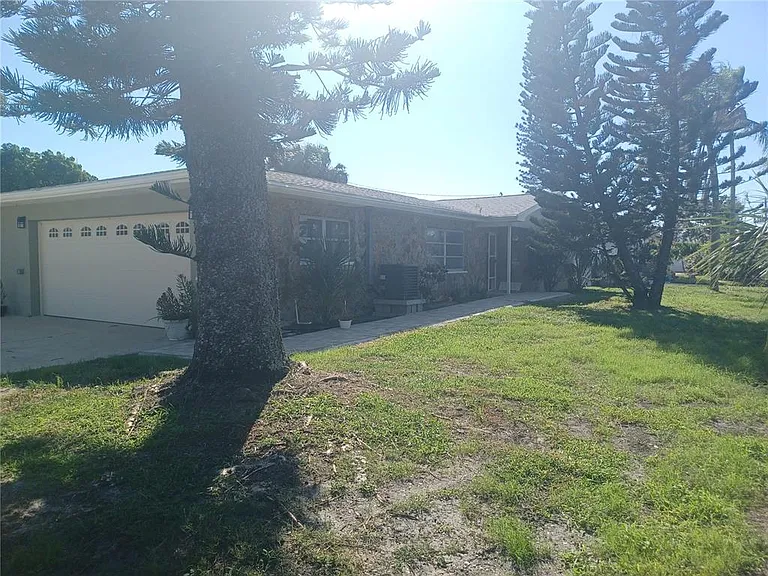120 Causeway Blvd — Photo 3