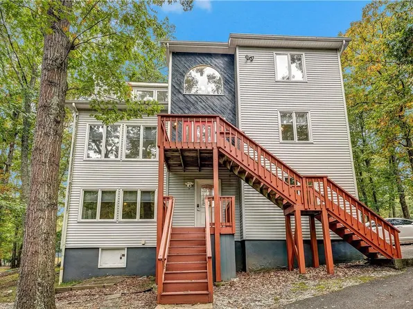 1825 Jennifer Dr, East Stroudsburg, PA 18301