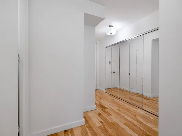 350 West 50th Street image 6 of 14