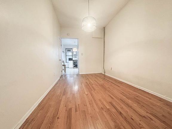 5th image of 188 Greenpoint Ave APT 1L