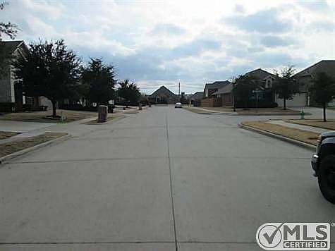 3rd image of 2824 Quietwater Dr
