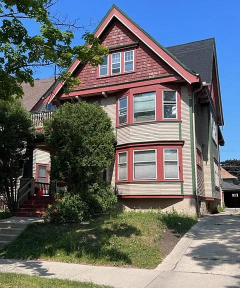 2926 N Frederick Ave #LOWER — Photo 1