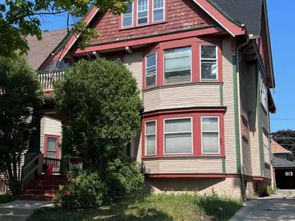 2926 N Frederick Ave, Milwaukee, WI 53211