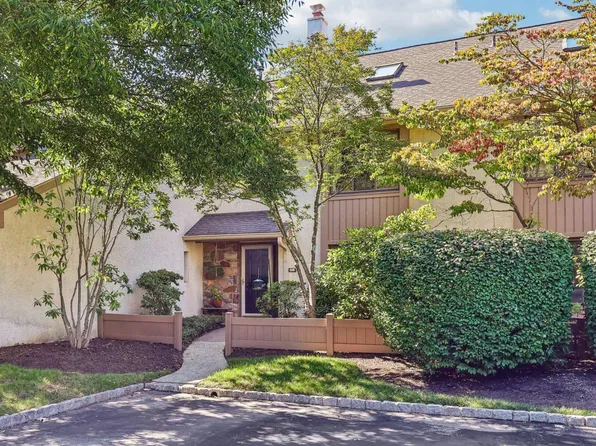 68 High Gate Ln, Blue Bell, PA 19422