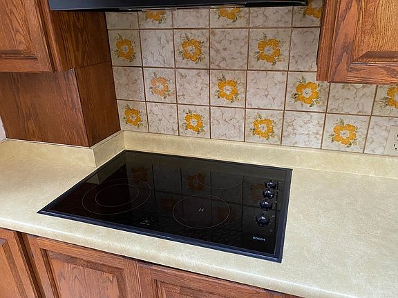 4th image of 1209 Crest Ct
