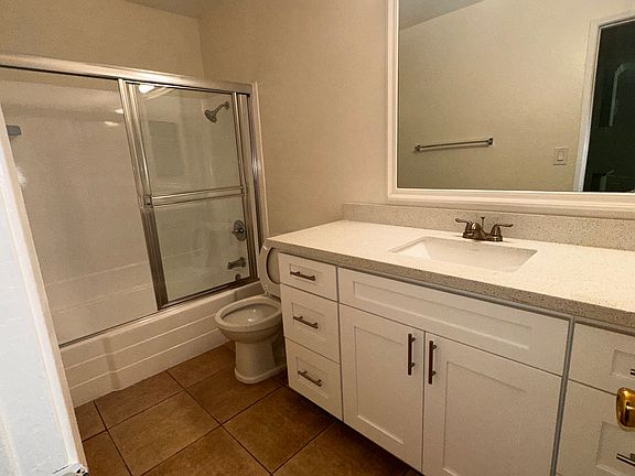 5th image of 15121 Fairgrove Ave #13
