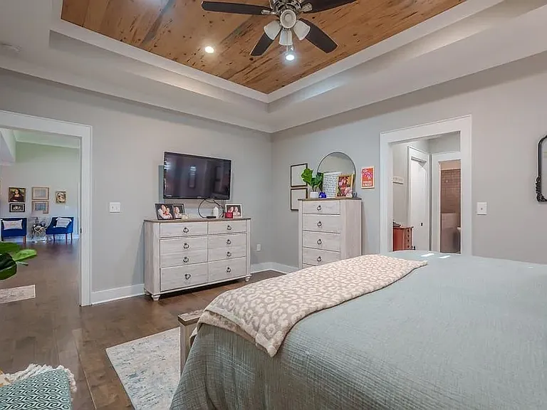 127 Ashbey Cir — Photo 4