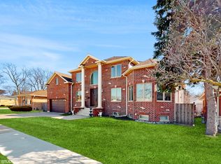 6909 Beckwith Rd, Morton Grove, IL 60053