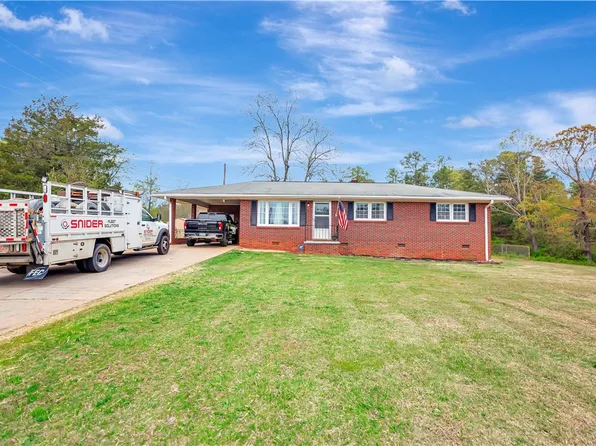 112 Doyle Dr, Seneca, SC 29678