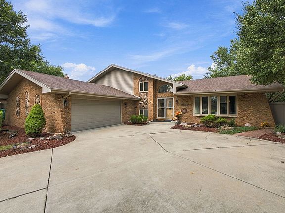 3rd image of 8040 Chippewa Trl