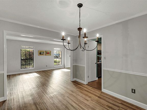 5th image of 3660 Chastain Way
