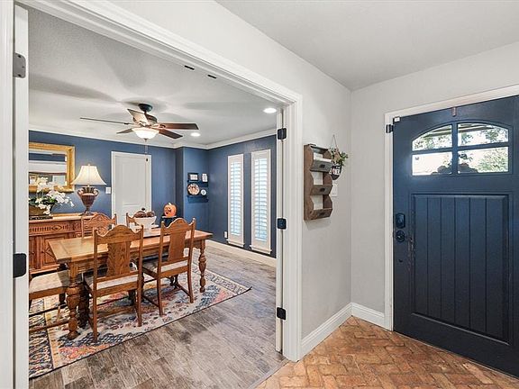 3rd image of 2116 Meadowlake Ct