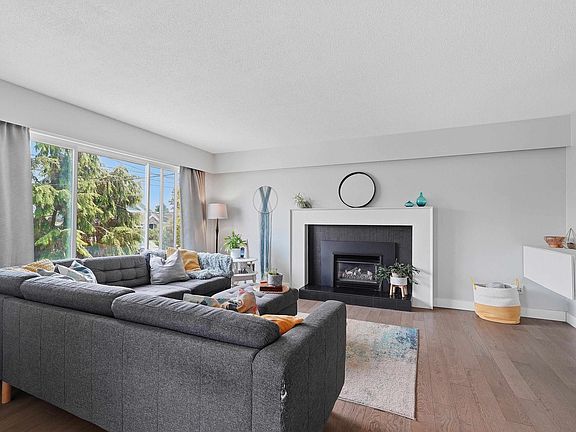 3rd image of 5351 Crescent Dr