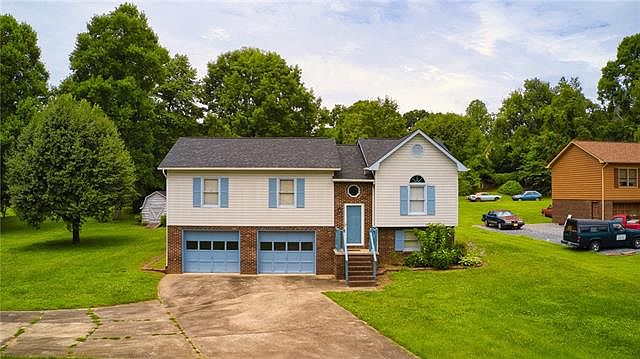1st image of 3331 Peachtree Pl