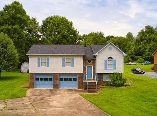 3331 Peachtree Pl, Lenoir, NC 28645