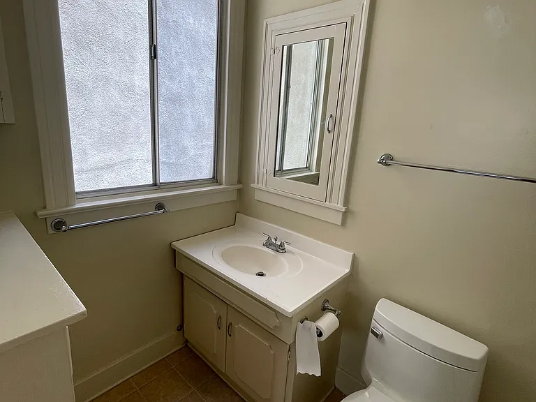 809 1/2 N Ridgewood Pl — Photo 18