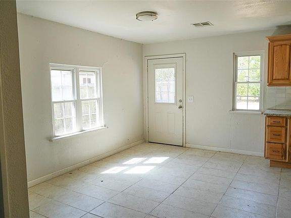 5th image of 1008 S Miles Ave
