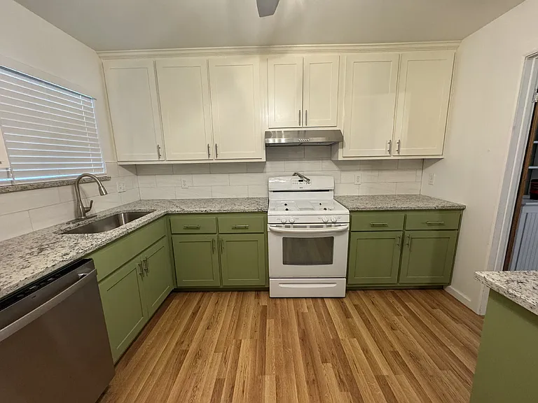 2318 Fenwick Dr — Photo 25