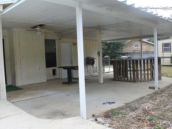 5th image of 1378 Debby Ave