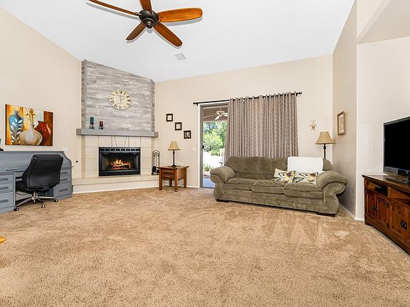 5th image of 1071 S Vista Grande Dr