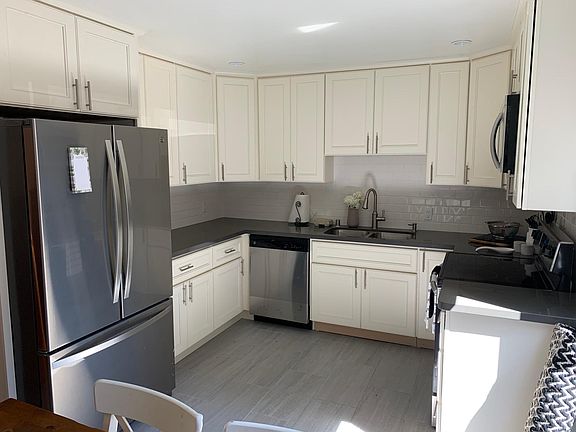 2nd image of 418 Piper St APT 1