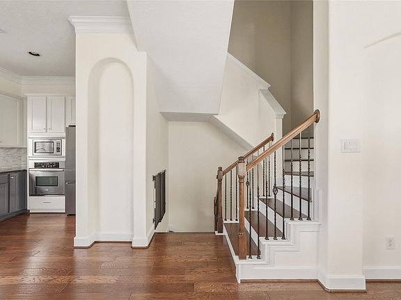 5th image of 836 Garden Oaks Ter