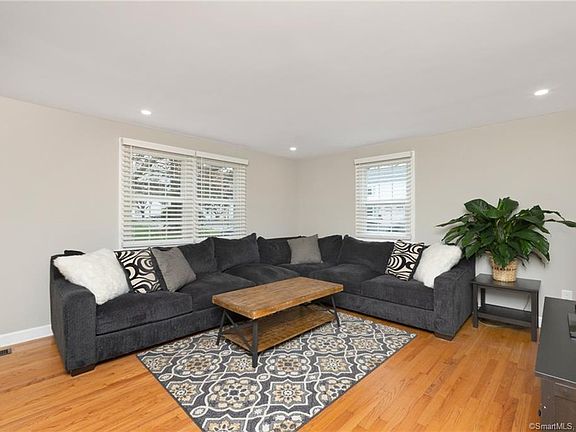 3rd image of 5 Butternut Dr #5