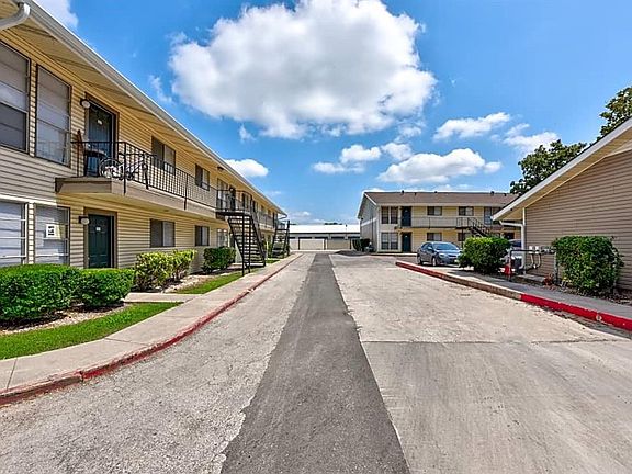 3rd image of 14838 Northwest Blvd