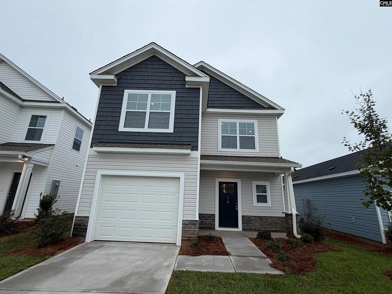 3 bed, 1601 sqft, $1,950 — Photo 1