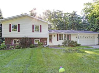 13298 Lakeshore Dr, Grand Haven, MI 49417