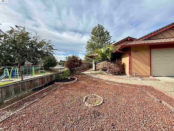 4th image of 797 Coral Ridge Cir