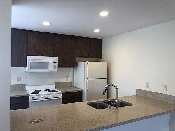 2nd image of 1202 E 6th St APT 5