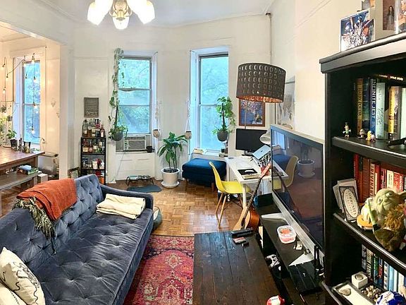 4th image of 354 6th Ave APT 3