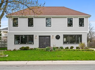 13 Stacy Ct, Glenview, IL 60025