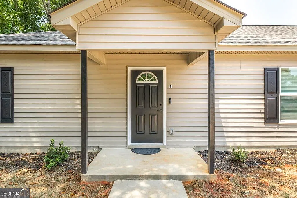 3 bed, 2.0 bath, 1364 sqft, $1,900 — Photo 2