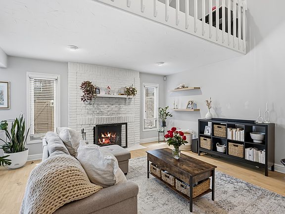 5th image of 4594 Sandringham Dr