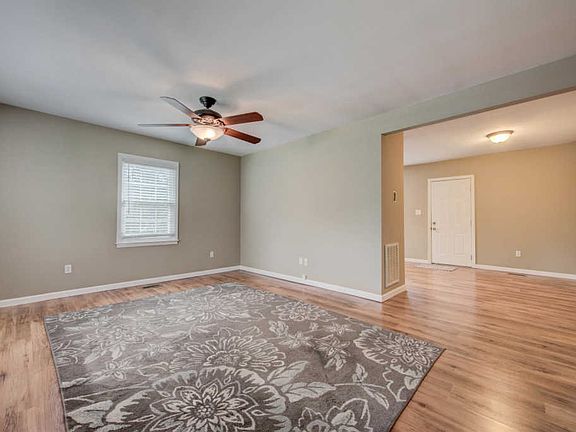 4th image of 4709 Ivey Ln