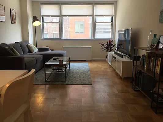 Rented by W Brothers Brokerage LLC | media 22