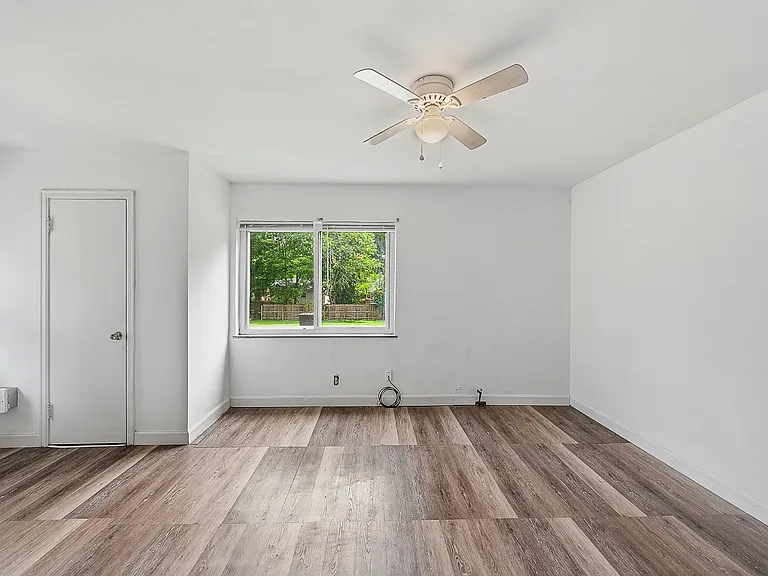 1528 Sutton Ave #2 — Photo 7