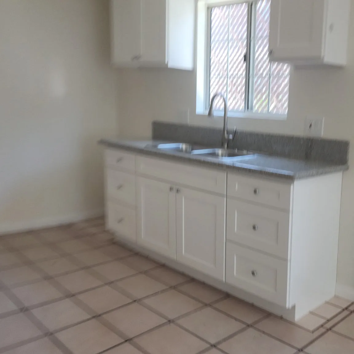 3 bed, 1200 sqft, $3,280 — Photo 1