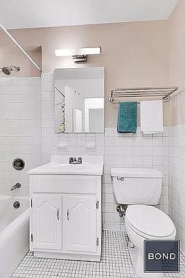 4th image of 7 E 14th St APT 1421