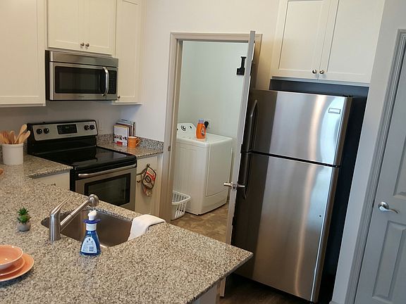 2nd image of 600 Washington St APT 1410