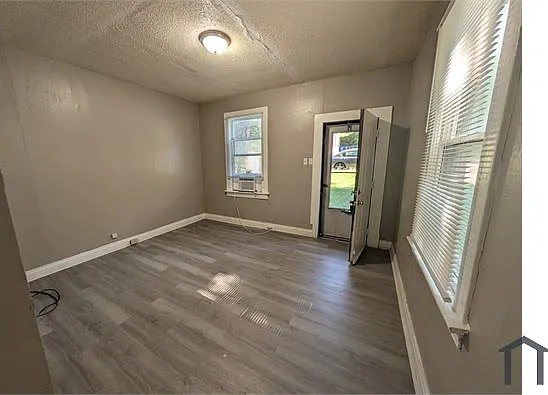 1 bed, 696 sqft, $1,000 — Photo 2