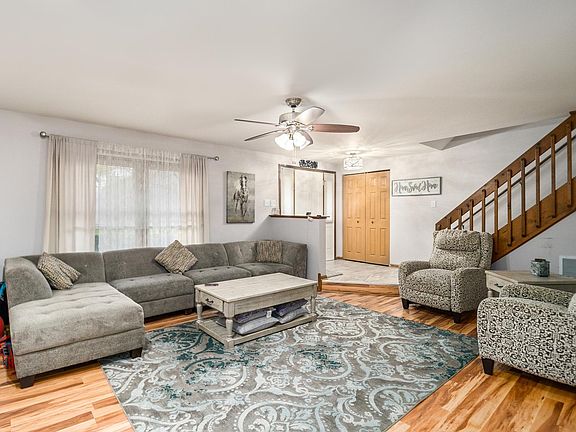 5th image of 15704 Chesterfield Ln