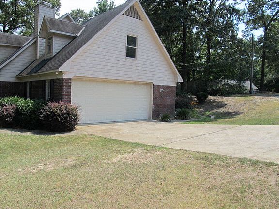 2nd image of 4507 Silver Lake Dr