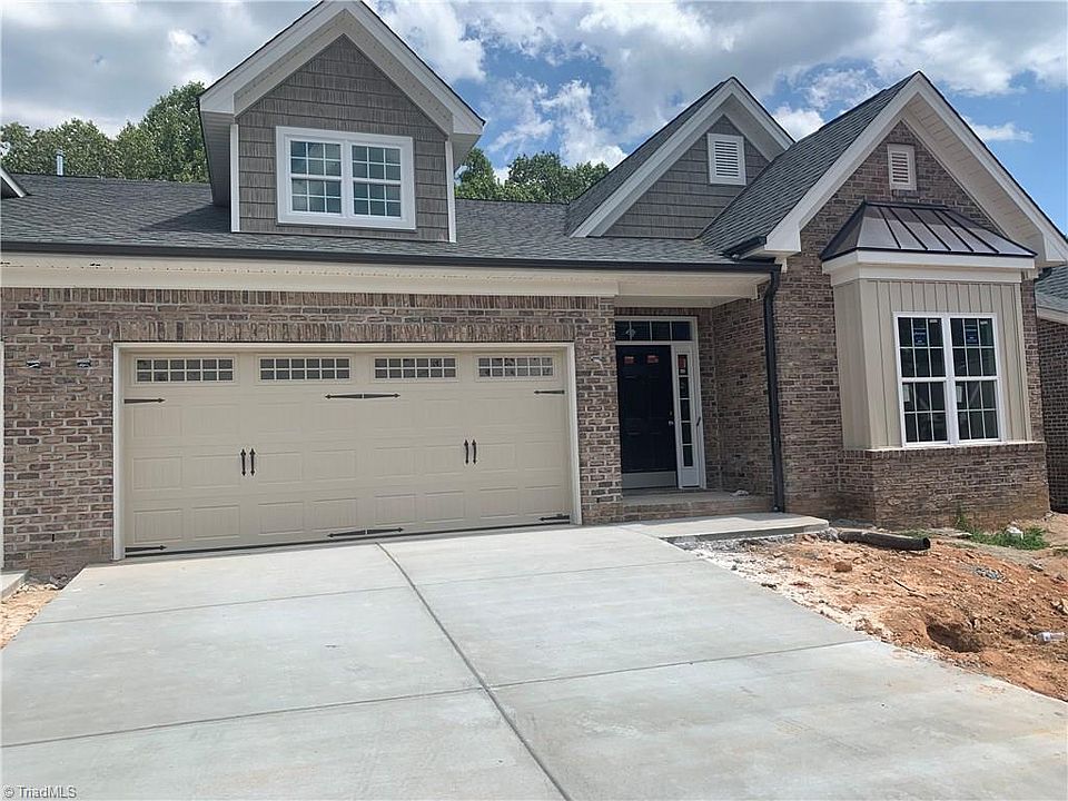 2nd image of 1104 Suzanne Ln